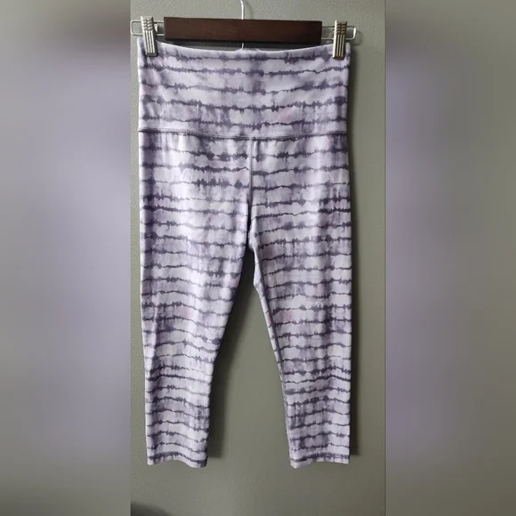 Athleta Elation Printed Capri Tight - Tahiti Dusk Purple - Picture 5 of 9